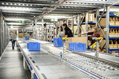 Станция комплектации заказов на складе Parts Europe